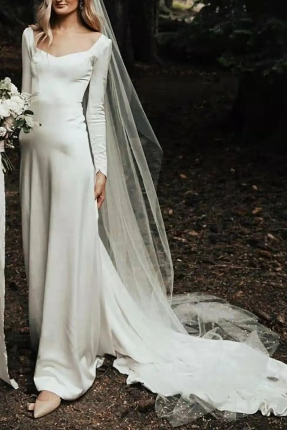 Елегантни дълги сатенени V-образно деколте сватбени рокли с ръкави A-Line слонова кост цип етаж дължина булчински рокли за жени 0