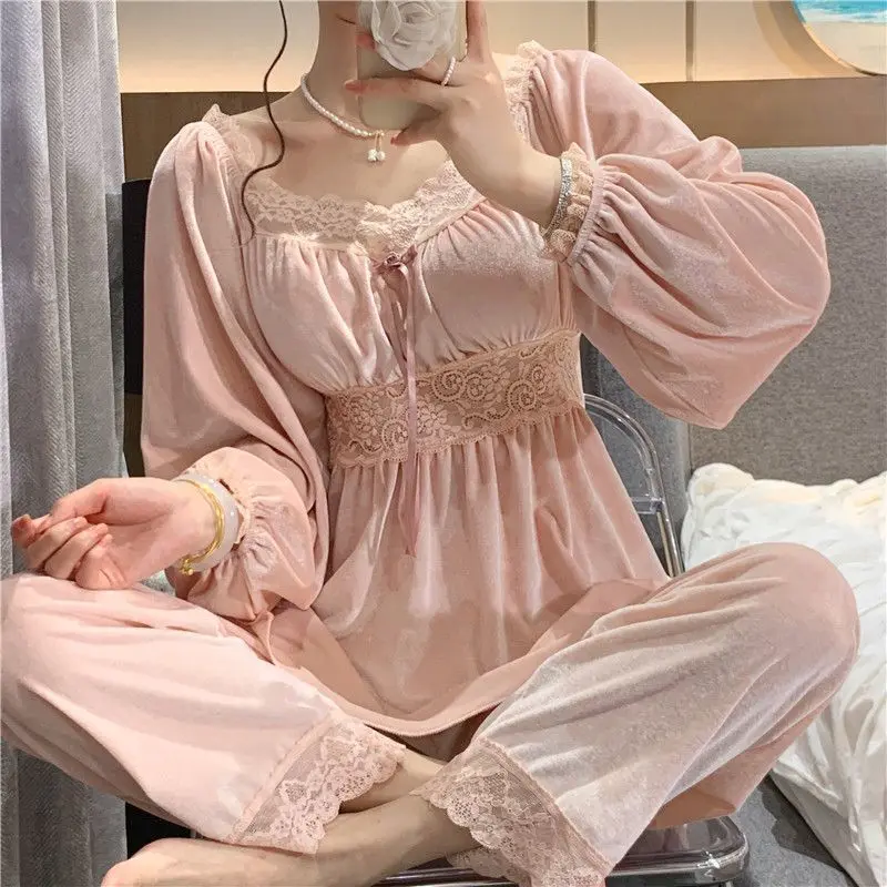 С възглавница за гърди Канарска пижама Женска есен Зима Секси дантела Пачуърк Palace Princess Style Home Dress Set може да се носи навън 1