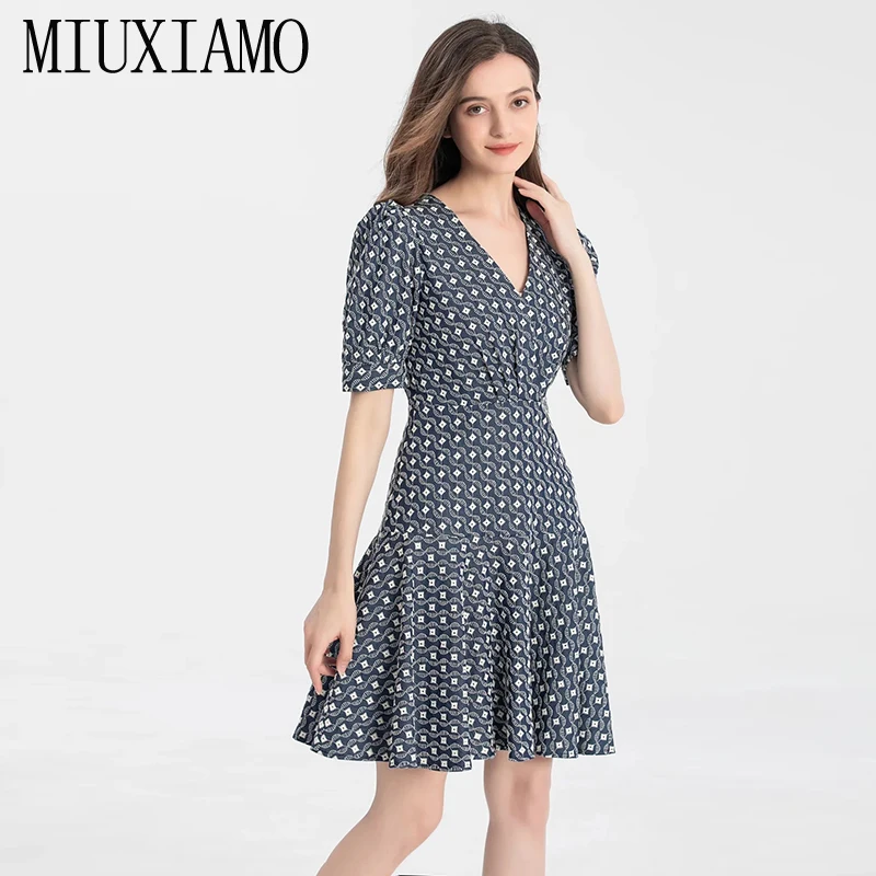 MIUXIMAO 2022 Висококачествена пролетно-лятна елегантна рокля с къс ръкав V-образно деколте бродерия мода случайни мини рокля жени Vestides 2