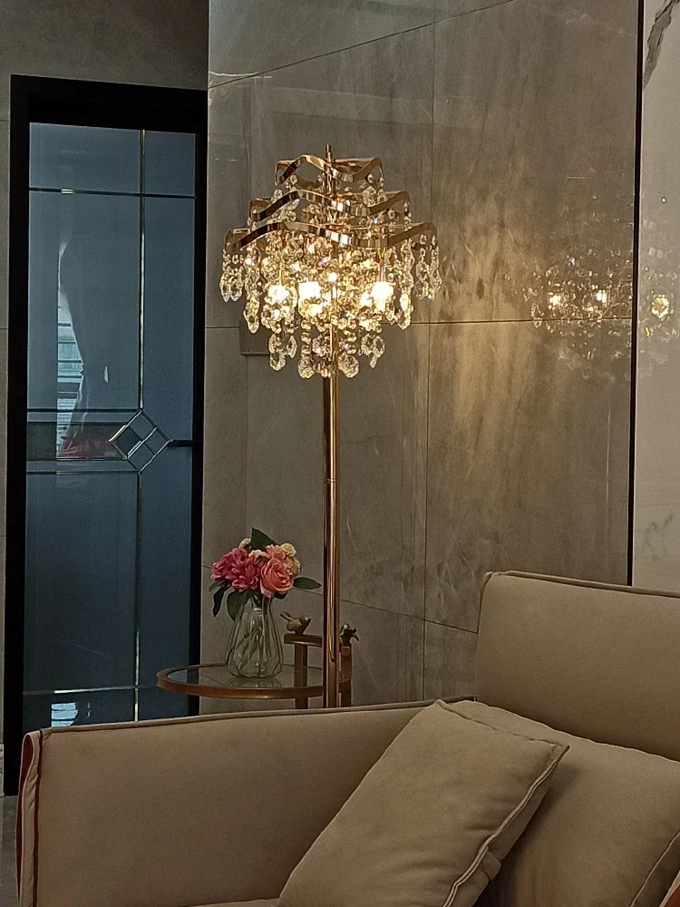 Подова лампа Светлина Луксозен хол Спалня Нощно шкафче Американско проучване Ретро идеи за ресторант Кристална лампа в европейски стил