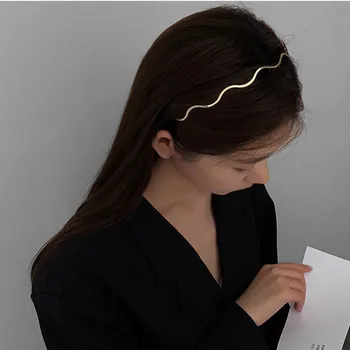 2023 Вълнообразна лъскава метална цветна лента за глава Лятна нова модна лента за коса за жени момичета жени шик супер тънък блясък аксесоари за коса