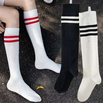JK раирани дълги чорапи жени памук японски черен бял коляното високи чорапи студенти момичета плътен цвят дълга тръба крак топли чорапи