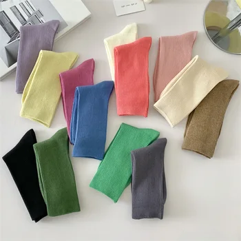 Нови чорапи за жени Памучни дишащи обикновени обикновени прости момичета Чорапи за екипажа Случайни бонбони Цвят Удобни свежи цветни чорапи