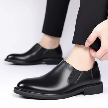 Обувки за мъж 2023 Гореща продажба Основни мъжки ежедневни обувки Сватба Нисък ток Мъжки шиене кръгъл пръст приплъзване на нехлъзгащи се мъжки кожени обувки